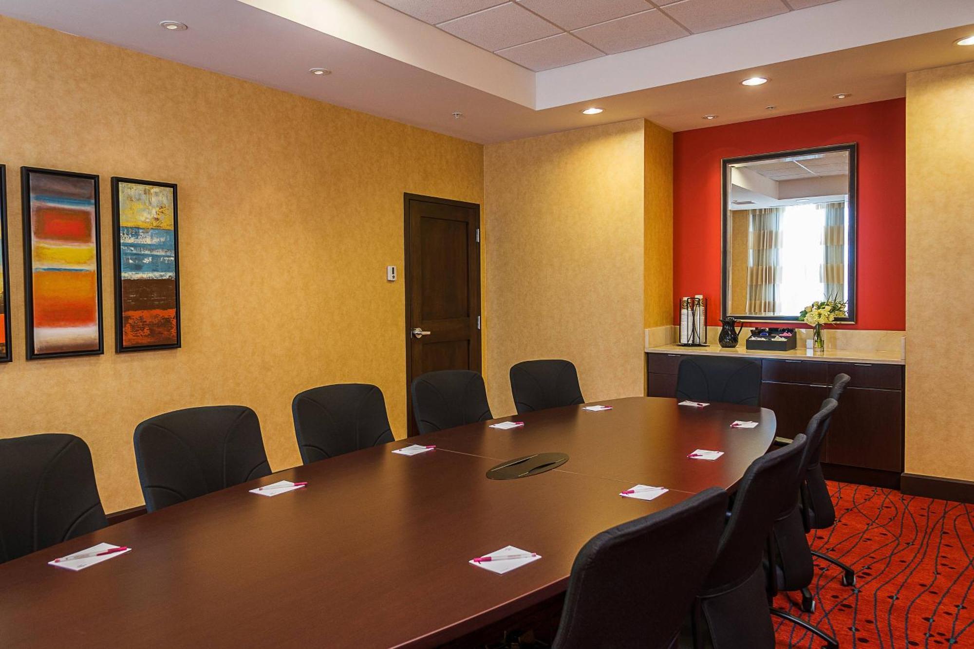 Hotel By Marriott Airport 3*
