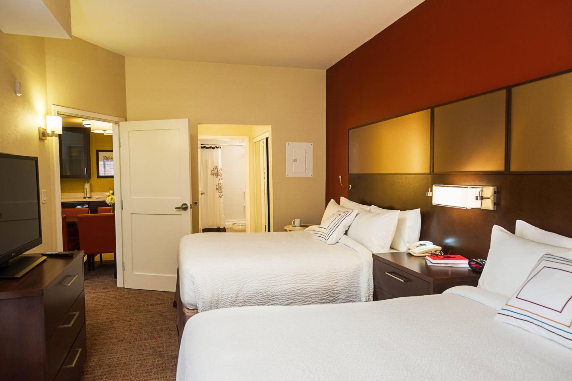 By Marriott Airport Hotel Ottawa