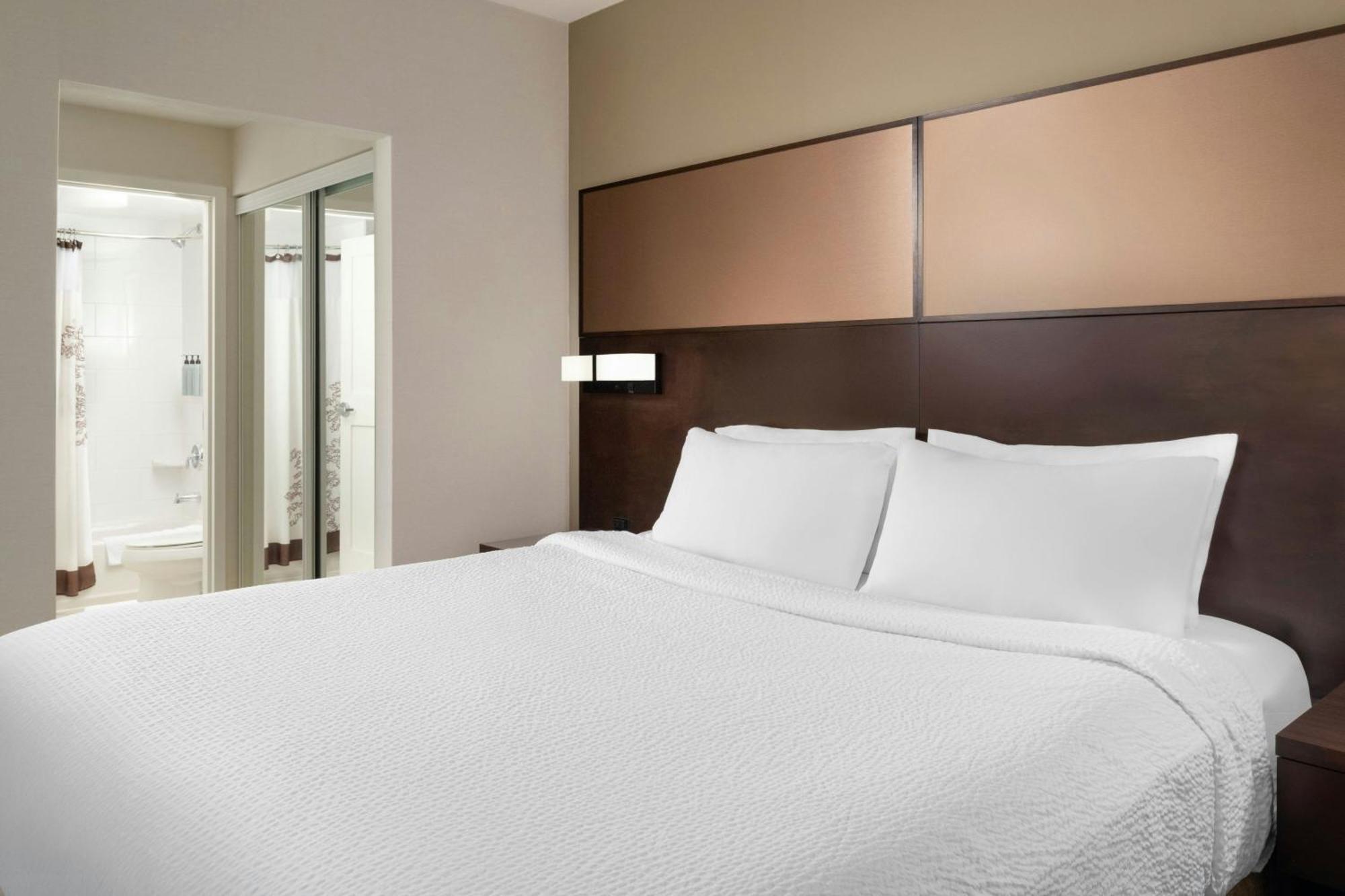 By Marriott Airport Ottawa